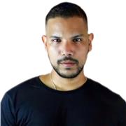 Soy José, y te enseño Español fácil y práctico para ti.