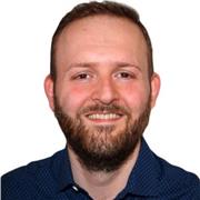 Laureto in informatica impartisce lezioni di matematica e fisica per studenti di scuola superiore.