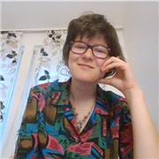 Ciao! Sono una studentessa al terzo anno di Lettere Moderne, diplomata al Liceo Classico Prati. Ho un C1 d'inglese e un B2 di tedesco, e sono disponibile per ripetizioni o conversazioni in inglese e tedesco