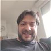 Buongiorno sono Domenico un cittadino italiano pronto a insegnarvi la linqua Italiana.