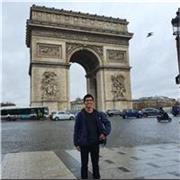 Profesor de matemáticas a distancia. Graduado de l'Ecole Polytechnique y ex medallista de la IMO(el mundial de matematica)