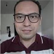 Maestro de apoyo escolar especializado en clases de matemáticas