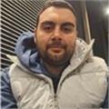 Sabırlı,disiplinli,kendini geliştirmeyi seven öğrettikçe öğrenen birisiyim.
