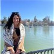 Chica joven de 21 años ex estudiante que podría ayudar a los niños a superar la primaria y algunos cursos de la ESO a la perfección