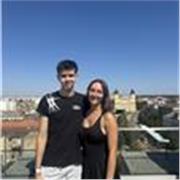 Profesor de Educacion Infantil pero cin bastante conocimienti de primaria. 