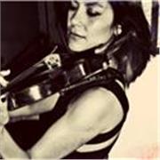 Profesora de música, especialización: violín, lenguaje musical