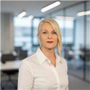 Titulada en habilitación para la docencia, con más de 20 años de experiencia en la preparación de equipos de trabajo