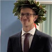 Laureato in Matematica impartisce lezioni private di matematica, sia a livello liceale che universitario