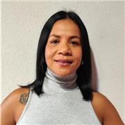 Cuidadora infantil Maestra con experiencia en yoga para niños y apoyo escolar