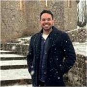 Buenas, me llamo Pablo! Además de mi trabajo, soy profesor particular. Tengo experiencia en dar clases de matemáticas, física, inglés e historia, pregunta sin compromiso, nos vemos en el aula!