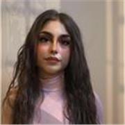 Soy italiana, enérgica y me encanta enseñar. Siempre he ayudado a niños y adolescentes con sus deberes y estudios