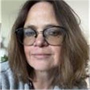 Enseignante de Lettres modernes et de FLE, habituée de travailler des enfants et des adultes. Sérieuse et investie, avec beaucoup de bienveillance je transmets mon savoir aux élèves