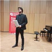 Studente diplomato al Conservatorio  G. Tartini  Di Trieste Impartisce Lezioni Private Di Pianoforte