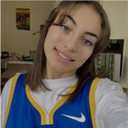 Professeure de français donnant des cours sur Lille en présentiel de la primaire au lycée.