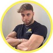 Entrenador personal con doble titulación universitaria y enfoque profesional 