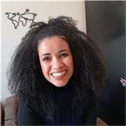 Professora de Inglês com experiência em ensino de crianças, jovens e adultos