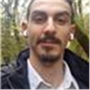 Nous ajoutons une autre personne à nous-mêmes chaque fois que nous apprenons une autre langue. Apprenons donc la langue arabe, qui cache les histoires historiques et la poésie lyrique les plus belles et les plus intéressantes.