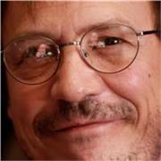 Experto en lenguaje verbal, gestual y audiovisual. Si necesitas ayuda con el español, o el teatro o el cine.