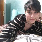 Sono una ragazza di 26 anni e possiedo due lauree in ambito artistico-culturale e linguistico conseguite presso l'università di Bologna