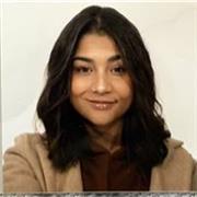 Joven trabajadora de ello e interesada en primaria