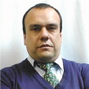 Locutor da clases de oratoria y comunicación