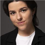 Graduada en Filosofía, Política y Economía. Estudiante de artes escénicas. Con experiencia impartiendo clases de refuerzo