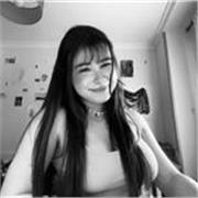 Estudio Interpretación, cursé bachillerato artístico. Tengo el certificado B2 de inglés de Cambridge