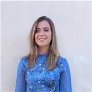 Se hai bisogno di aiuto per i compiti, ti aspetto! Sono un’insegnante versatile.