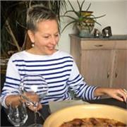 Naturellement tournée vers autrui , dotée d'une éloquence verbale et écrite, je souhaite transmettre.
