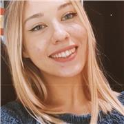 Studentessa con Diploma post liceo linguistico