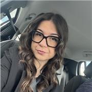 Cerchi un aiuto per i compiti? Mi chiamo Claudia e sono qui per aiutarti!