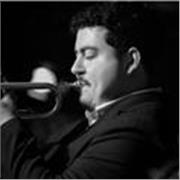 Profesor de trompeta moderna y jazz, clases orientadas a la mejora de la técnica y del lenguaje de sección.