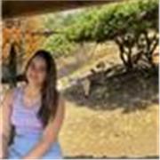 Profesora titutada de Estudios Ingleses y Máster en Profesorado con experiencia trabajando en una academia de inglés