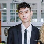 Bilingue in inglese (certificazione C2) offre lezioni private