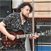 Guitarrista profesional quiere compartir sus conocimientos contigo