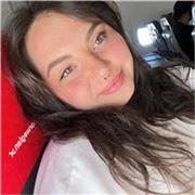 Ragazza diplomata al liceo linguistico, con certificazione Cambridge English livello C1, disponibile per lezioni di inglese, anche per preparazione a esami di certificazione