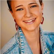 Deutsch, Englisch, Französisch und Mathe-Lehrerin, die vor allem online , aber im Kreis Traunstein (Bayern) auch gerne in Präsenz