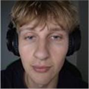 Hej! Jestem Kacper, mam 19 lat i od ponad 2 lat pomagam w nauce języka angielskiego