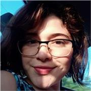 Profesora de inglés imparte clases a partir de preescolar a preparatoria