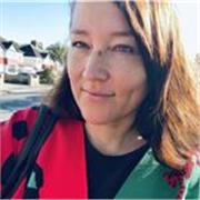 I give private lessons tailored to learners’ needs. 