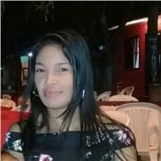 Docente de preescolar imparte enseñanza para aprender a leer, tomar dictado, conocer las operaciones básicas de matemáticas