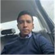 El profesor imparte clases de derecho a niños de todas las edades