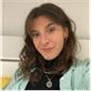 studentessa in mediazione linguistica impartisce lezioni di inglese, spagnolo, tedesco e materie umanistiche