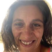 Una persona que sabe comunicar con todos y que queria enseñar lo que yo misma he aprendido en 15 años en Irlanda