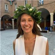 Ciao! Sono Chiara, una neolaureata in lettere pronta ad aiutarti (e a farti appassionare) nello studio delle materie umanistiche