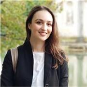Laureata in sociologia e docente specializzata nelle attività didattiche di sostegno, impartisce lezioni a studenti con Bes e si rende disponibile per  aiuto compiti ad alunni della scuola primaria e secondaria di primo grado. 