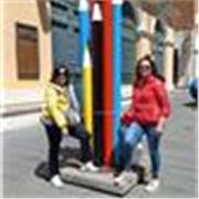 Docente di scienze impartisce lezioni per alunni di liceo e istituti professionali