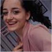 Giovane ragazza di 19 anni, amante della musica e molto a suo agio con l'italiano