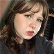 Profesora de Pintura graduada en Bellas Artes con clases enfocadas a niños de hasta 10 años