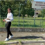 Offro lezioni private a ragazzi e ragazze delle scuola medie e superiori, incentivate a migliorarsi.
